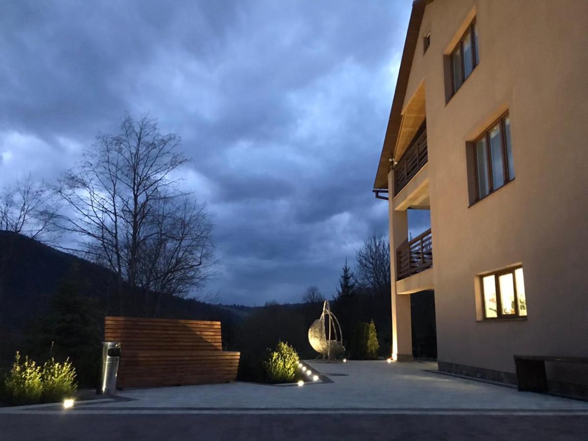 Купецький Двір Hotel Mizhhirya  Exterior foto