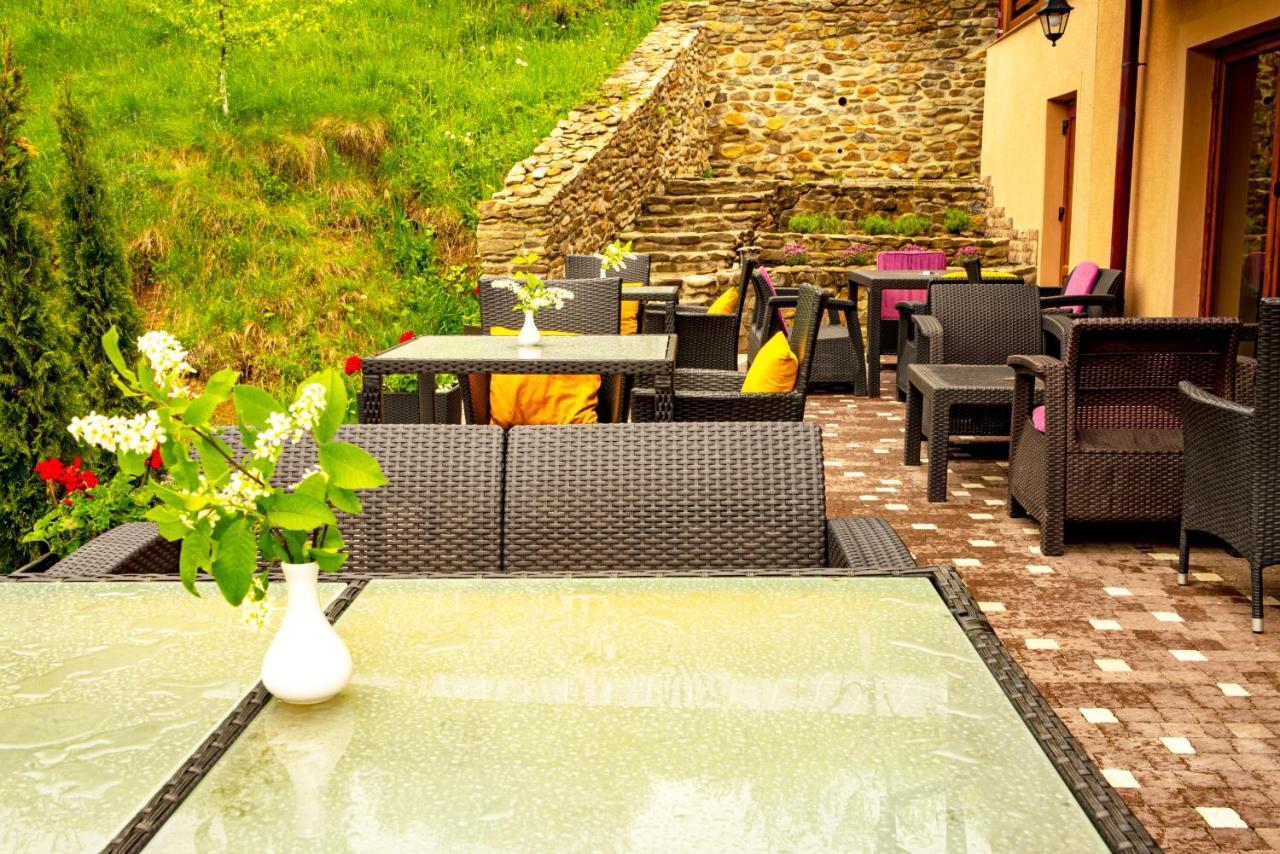 Купецький Двір Hotel Mizhhirya  Exterior foto
