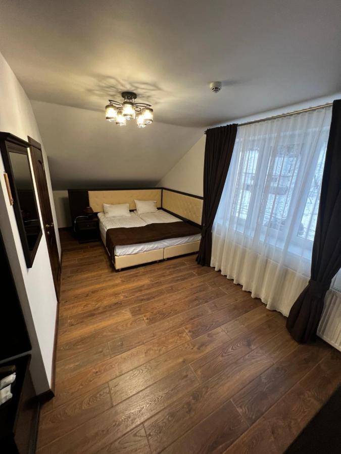 Купецький Двір Hotel Mizhhirya  Exterior foto