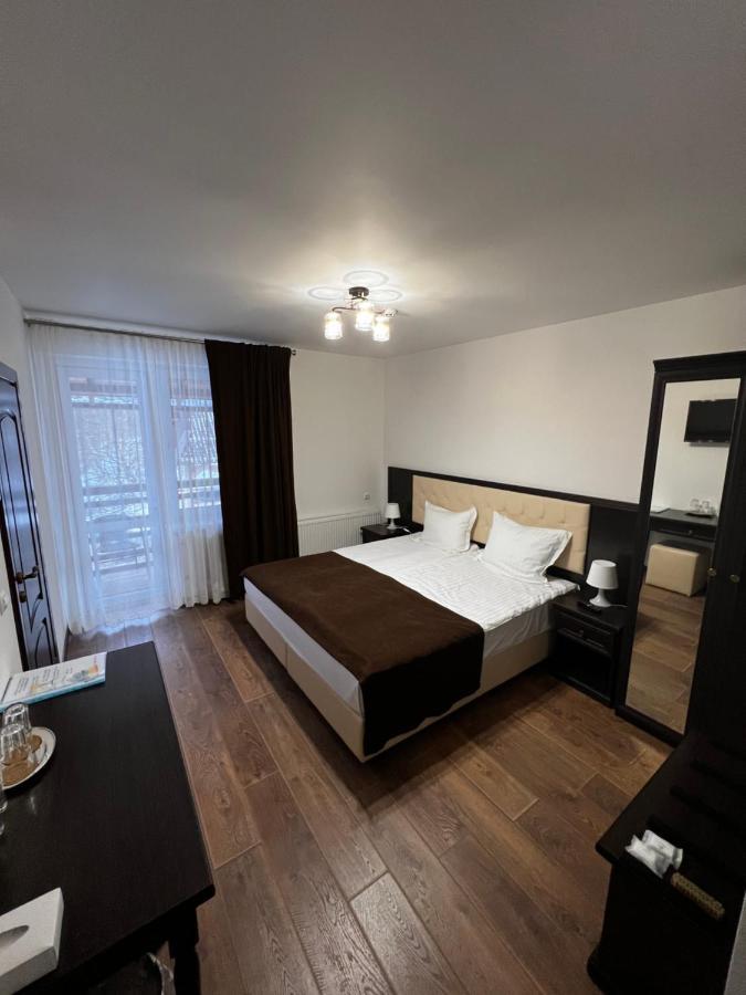 Купецький Двір Hotel Mizhhirya  Exterior foto